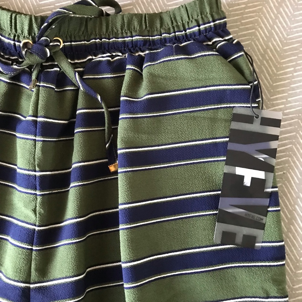 🆕 Striped Drawstring Shorts 🆕 - Picture 4 of 7